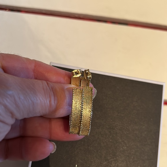 GOLD oval loop earrings with black crystals - Picture 6 of 8